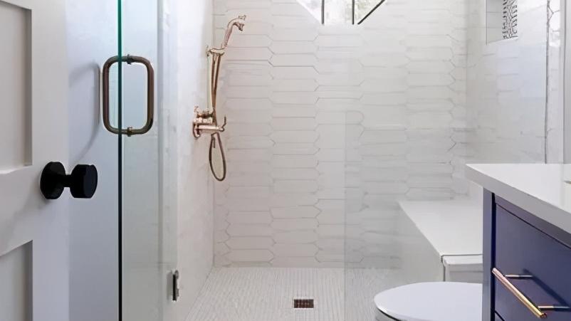 淋浴房想要更好用？砌个30公分高的小台子，老婆看了也要装！