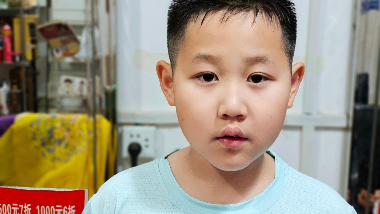 口红 2022小男孩发型趋势分享，时尚多变真帅气，你喜欢哪一种