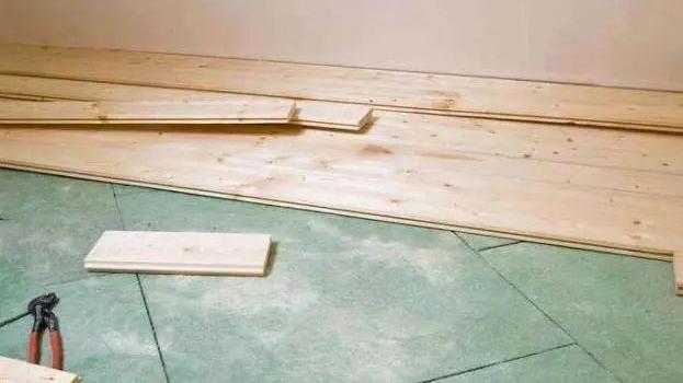 头一次见在旧瓷砖上铺木地板，太聪明了，看完真想回家学着装