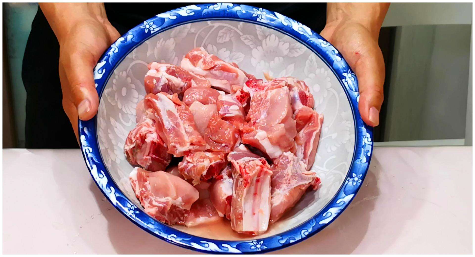 炖排骨|炖排骨时，排骨到底要不要焯水？正确做法在这里，原来一直做错了