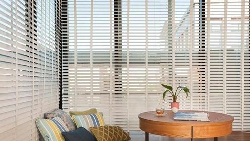 哈尔滨鸣雀装饰 什么是百叶窗帘？百叶窗帘有什么优点？