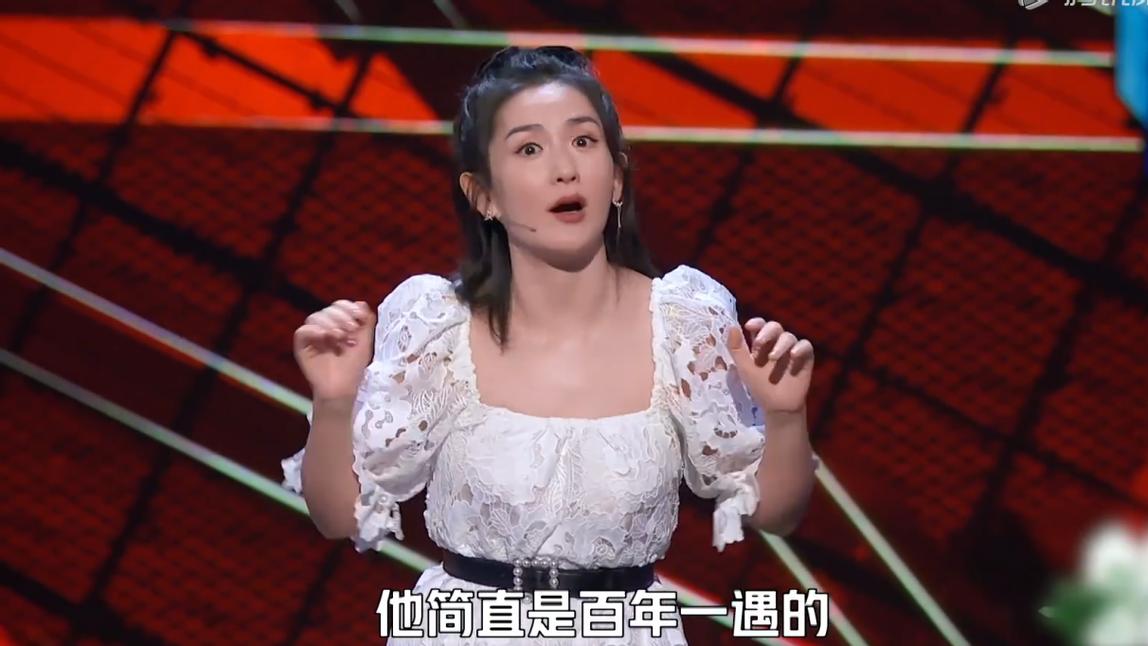 谢娜的白裙穿搭可真嫩，就是有点显胖，不过看着更可爱了