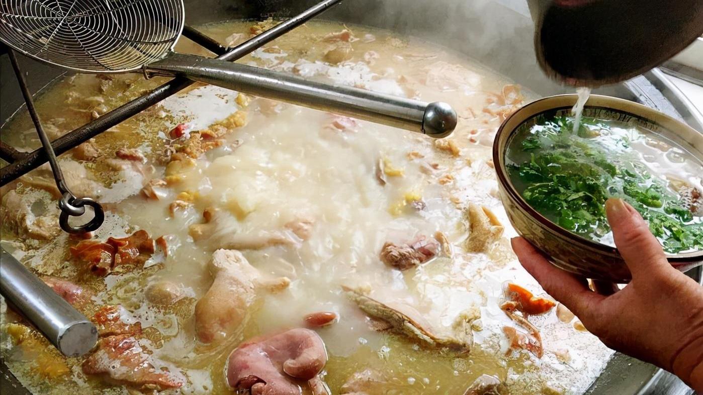 河南|河南夫妻30年只做一碗汤，15元起卖，当地女士吃不惯也不好意思吃