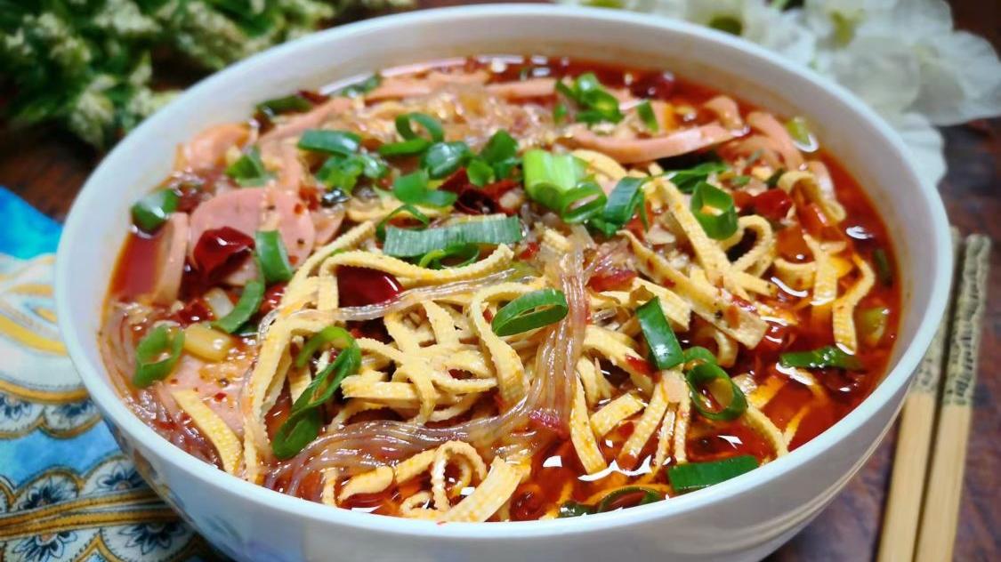 豆腐皮|天冷，吃肉不如吃它，才2元一斤，煮一锅解馋又营养，连汁都不剩 ！