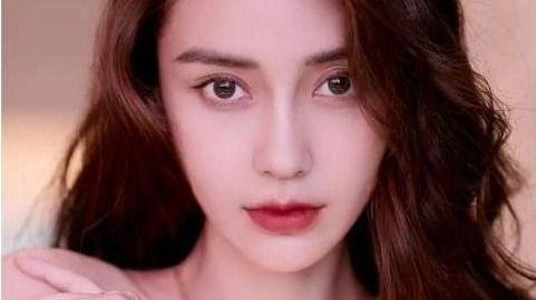 关晓彤 女明星减肥有多拼？关晓彤一下飞机就上跑步机，张萌穿衣勒进医院