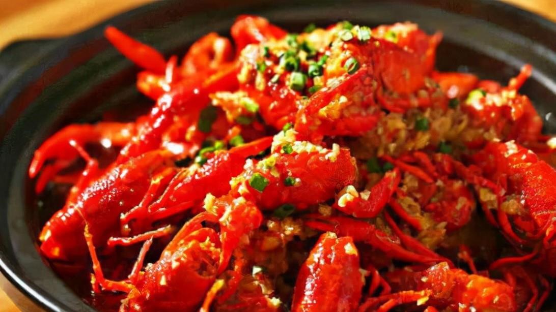 小龙虾|小龙虾的头部到底是“黄”还是“屎”？吃错了真浪费