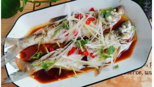 清真|独鱼腹是一道清真饭庄的传统菜，此菜色泽焦黄，看上去便引人欲食