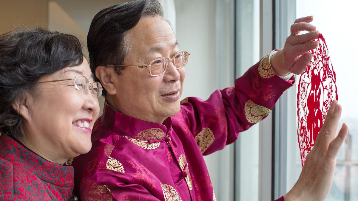 上官天竹|再婚丈夫去世，其两个儿子表现截然不同，老太太倾囊相授