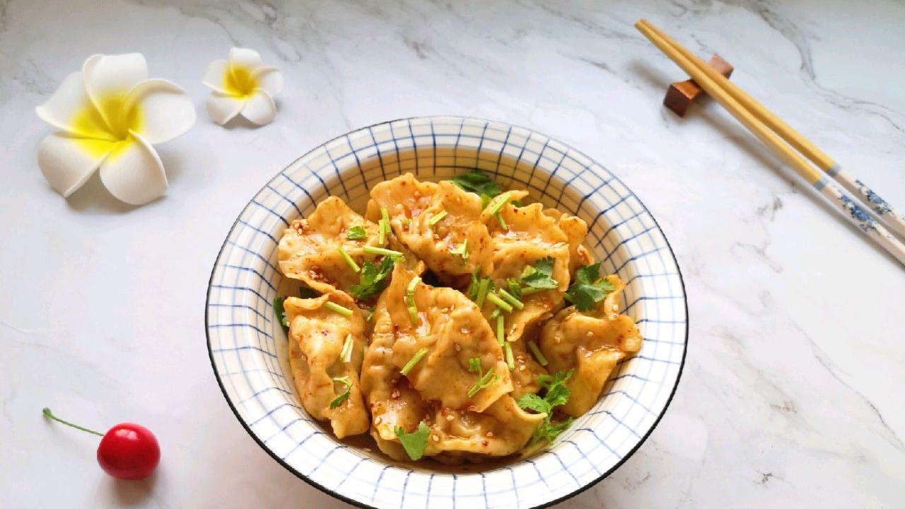 饺子|饺子的创意新吃法，煮好之后拌一拌，一口一个好吃到停不下来