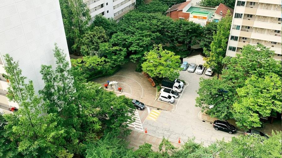 孩子上高中买了套二手学区房, 一分为二的阳台, 看着太通透了!