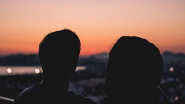 胡小小乖|70岁老人爱上30岁保姆，两人婚后生下一子，9旬老父亲乐开花