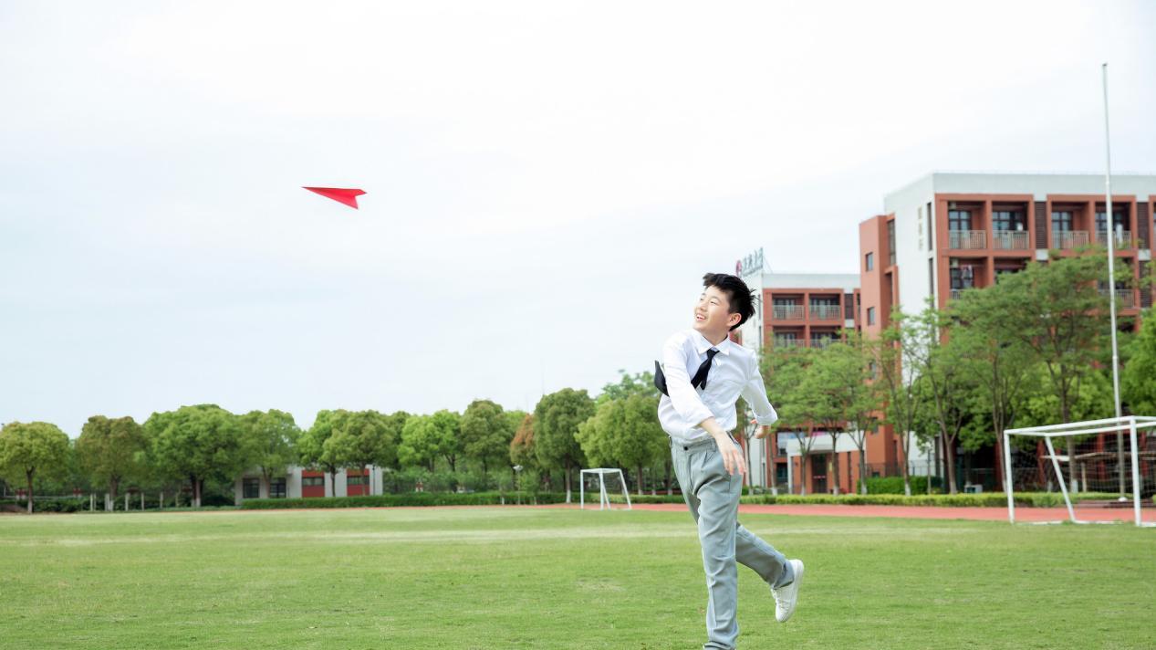 墨菱泛歌|缘来青少年教育：16岁孩子不想上学，闹着要打工，家长该怎么劝说