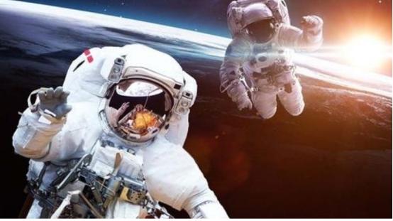 三名宇航员要在太空生活6个月，不能洗漱洗衣，怎样坚持下来？