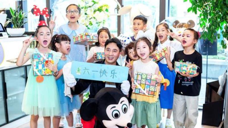 柠重呀|林生斌和女儿生前合照曝光，父女合照尽显冷冰冰，被质疑不合常理