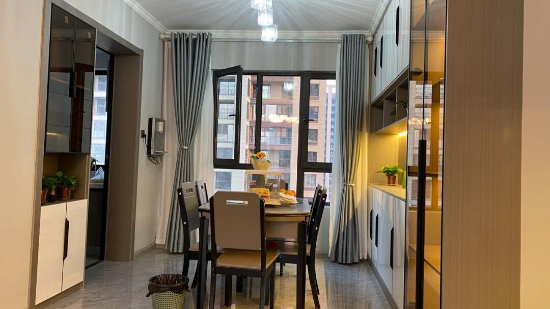 她家装修全屋花了不到10W，不做吊顶不做电视墙，太喜欢啦！