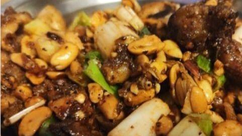 开封|河南大叔30年只卖1道小吃，开封人1天不吃想得慌，跑半个城市来买