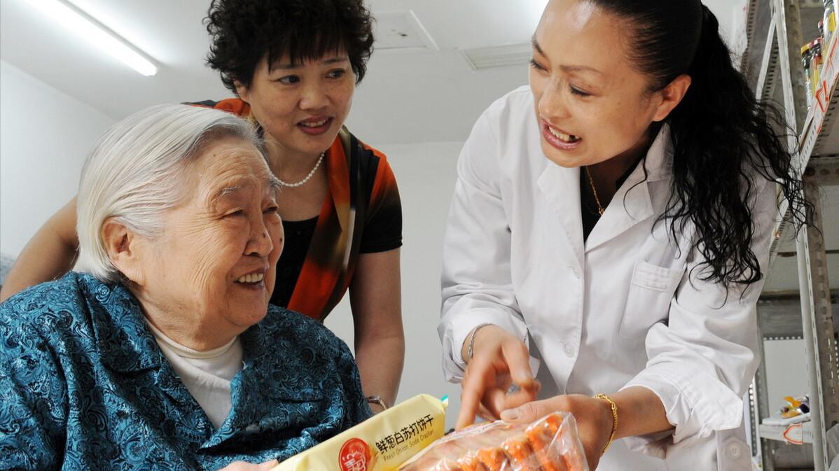 久久说情感|3姐妹抱团养老1年就散伙了，75岁阿姨：前期很幸福，后期矛盾多