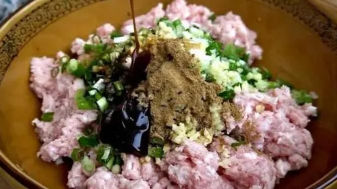 千丝万缕|饺子馅怎么调？饺子馆老板教了我几招，记住顺序，一水一油不能少