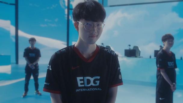 EDG发布决赛海报，xiaohu点出2关键位置：打好赢DK概率很高！