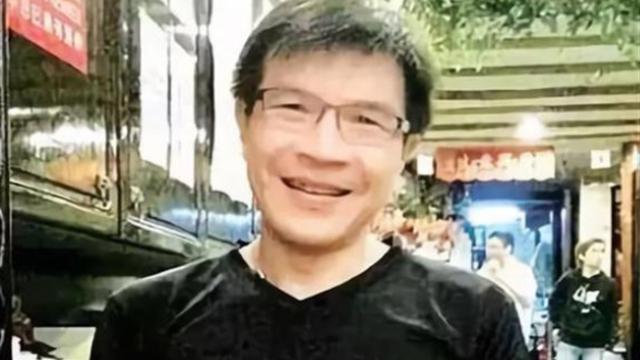 2015年，一位香港教授把2个瑜伽球放入车内，毒死了妻子和女儿