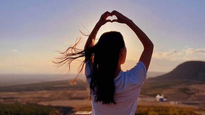 魔力君主 13岁女孩被遗弃姑姑好心收养，补偿金遭亲戚疯抢