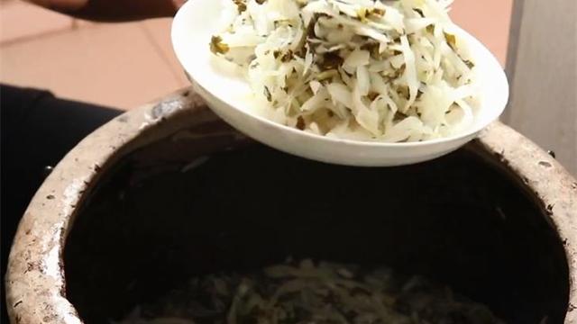 佛跳墙|教你在家腌酸菜，不用加盐，7天就能吃，保存一冬天都不会坏