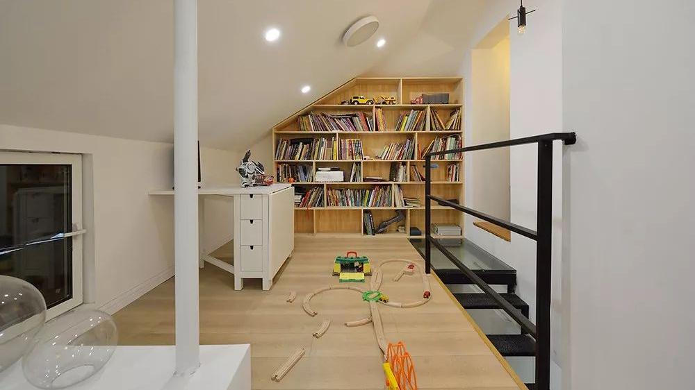 顶层带鸡肋阁楼怎么装？一个阁楼N种设计，入住后才知道有多香！