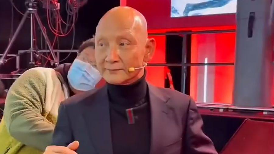 雪中悍刀行|《雪中悍刀行》：“韩貂寺”帅气亮相发布会，“青鸟”大方秀兵器