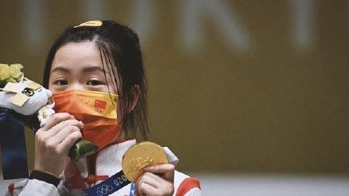 美甲|杨倩淡定夺金：珍珠美甲、头绳配饰成关注重点