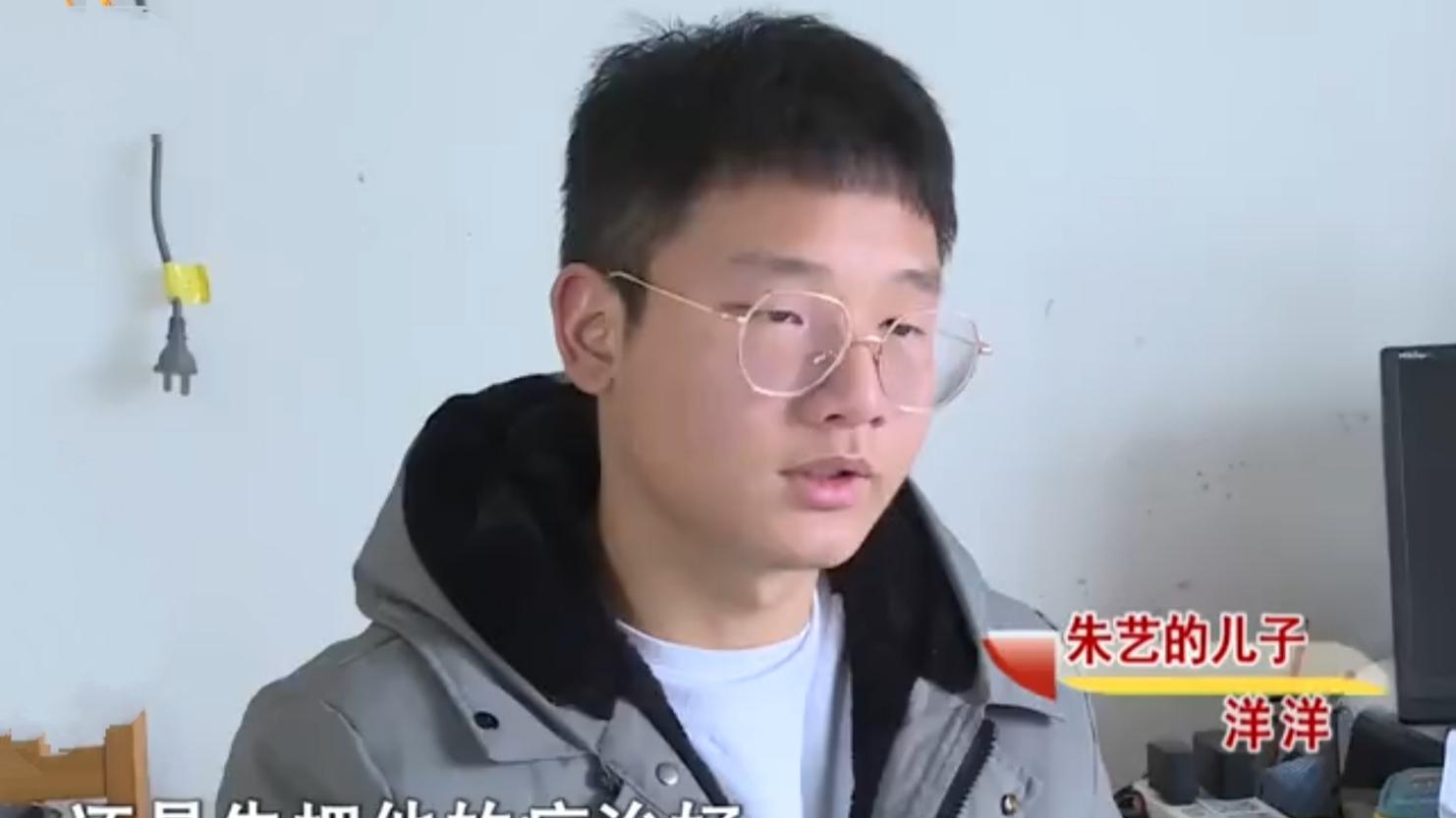 蜗牛的悠闲时光 父亲心肌梗，17岁少年做保安养家，一首《父亲》唱得人流泪