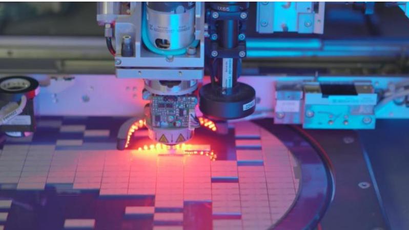 光刻机|光刻机最核心的部件是镜头，上海微电子研发了10年，才成功量产90nm光刻机