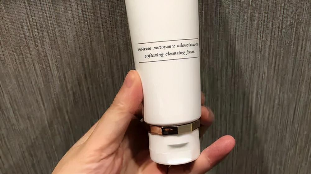 穿衣搭配 那些不能错过又好用的洗面奶，收缩毛孔，让皮肤细腻光滑