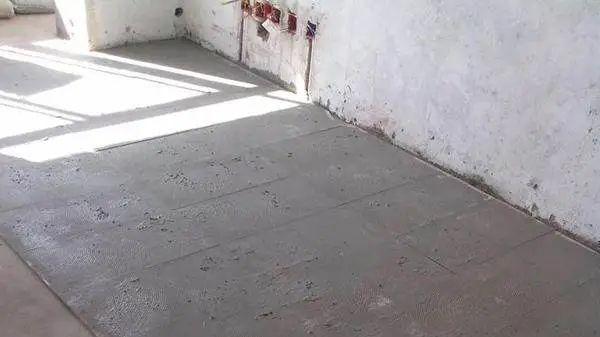 本来以为会被宰，没有想到师傅技术那么好，这瓷砖贴的没毛病