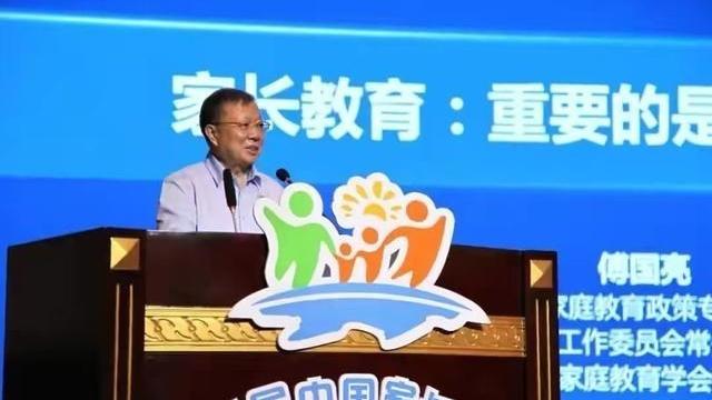 萌听小c姐|专家要求家长“培养普通而幸福的人”，家长的答复出乎意料！