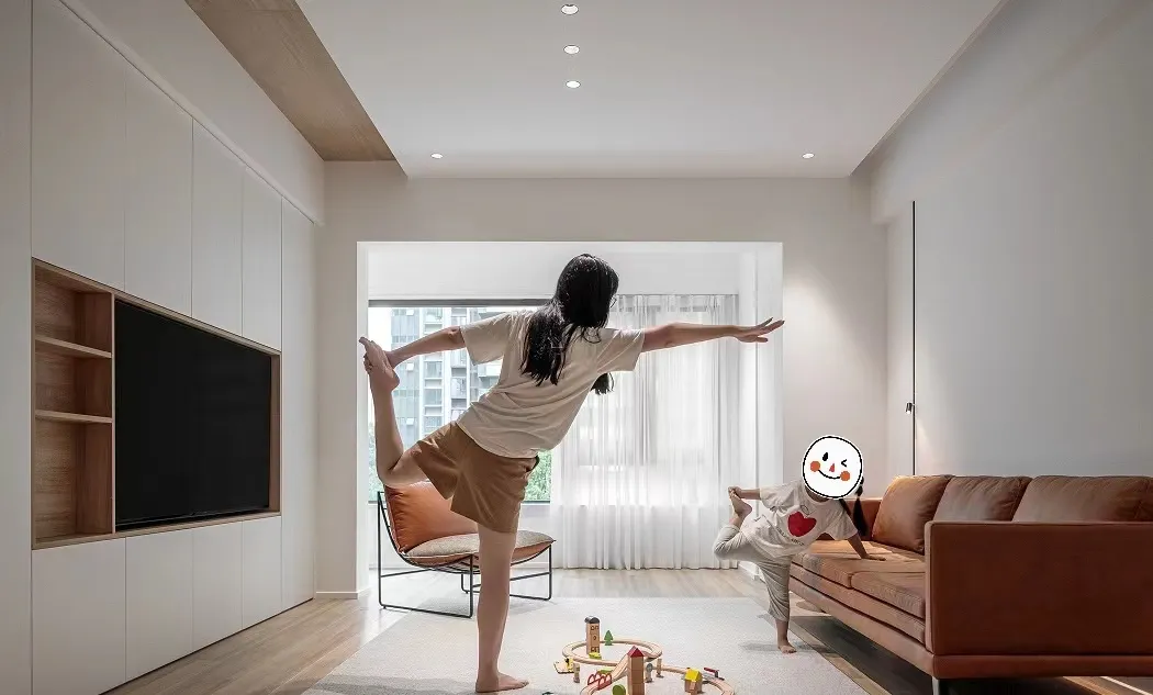 白色+原木色的极简配色，这个家美出了新高度