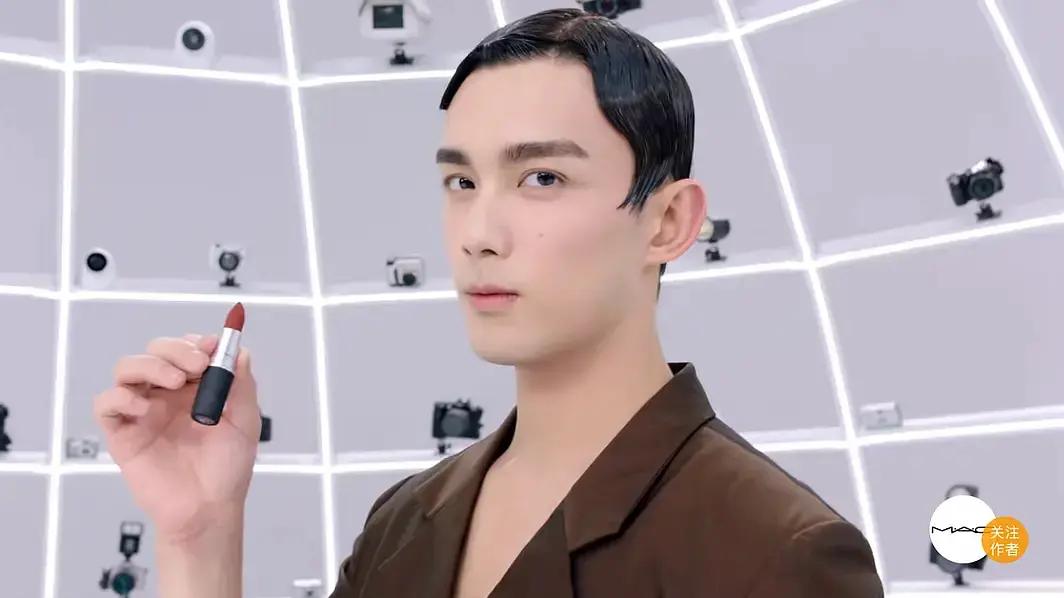吴磊|直男代言彩妆品牌？吴磊撞脸“人类高质量男性”，油腻背头配皮衣