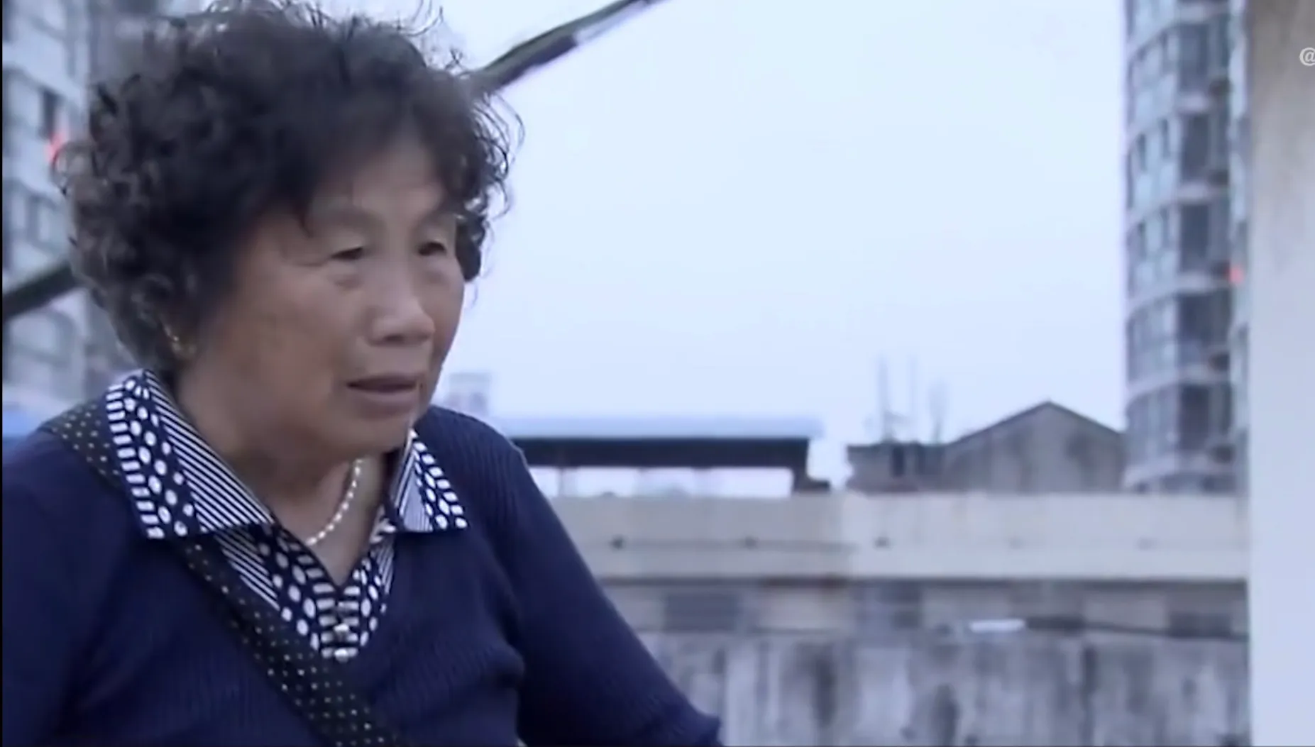 米粥的阅读时光 儿子新婚当晚没让母亲住婚房，导致母子决裂。儿子：她就是变态