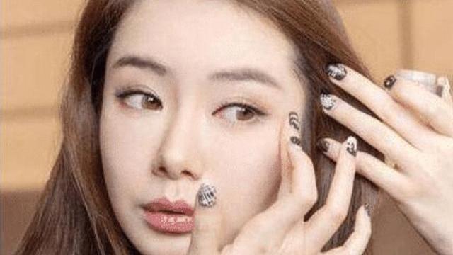眼霜 还在用手涂眼霜？教你正确使用方法，让你逐渐“告别”细纹黑眼圈