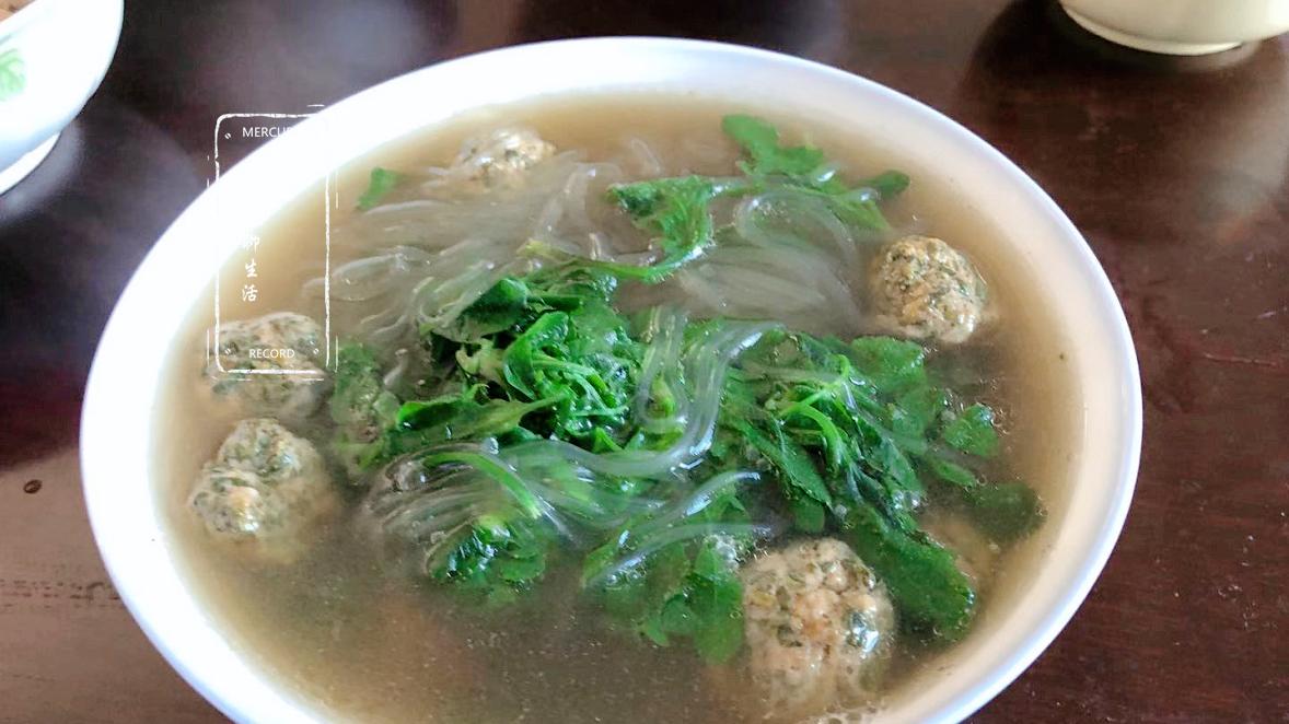 香肠|农村这菜正鲜嫩，遇见别手软，挖回家焯水后煮汤喝，特清香好鲜美！