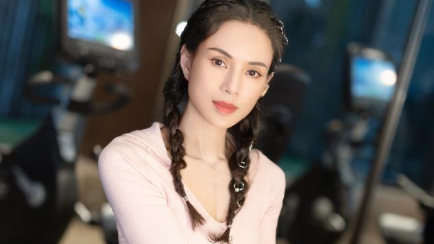 发型|?女人过了48岁尽量别留长发、烫卷发！推荐这3款发型，太减龄