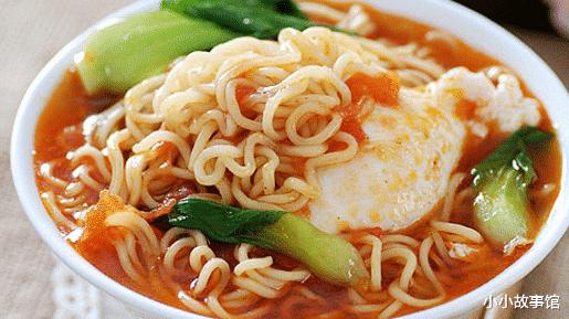 小小故事馆|91岁退休院士呼吁停止食用，比鸡精还伤骨骼，家长尽早撤下餐桌
