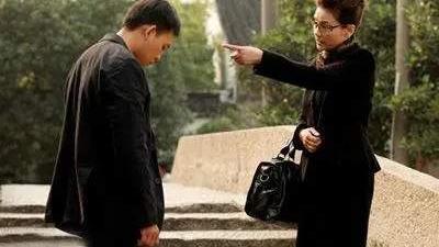 丁余生 26岁女子离婚一年纠缠前夫：说好还做情人，你凭什么跟别人订婚？