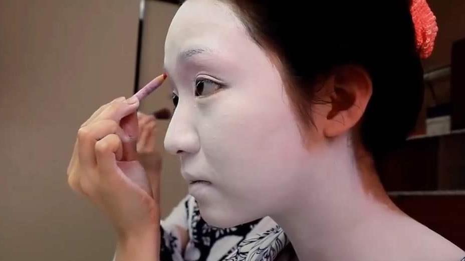 粉底 脸上涂100层粉底会发生啥？美妆达人亲自尝试，看完不敢再化妆