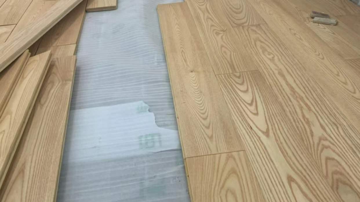 50元一平的木地板和500元的有啥区别？选对木地板主要看“3点”