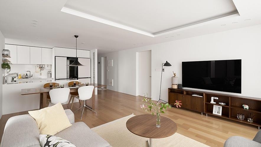 这112㎡是我装修的榜样，沙发不靠墙藏储物间，面积不大实用超强