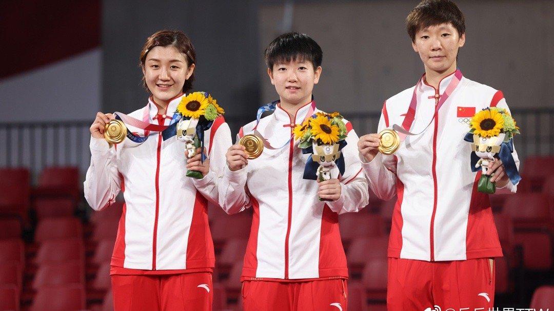 陈梦|陈梦穿睡衣蹲马步护肤，戴上发箍变小可爱，国乒一姐腹肌登上热搜