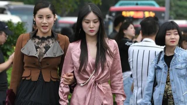 关于女式长裙搭配小技巧