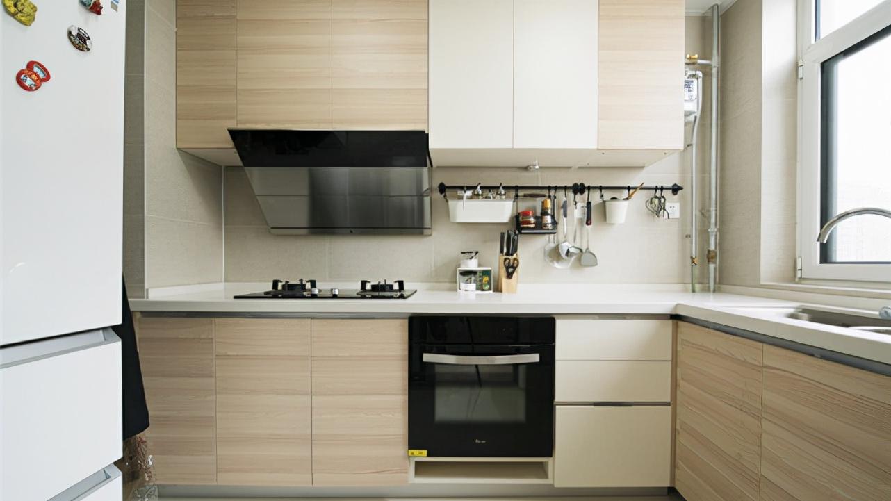 111平现代风四居室，空间大而不空，厚而不重，有格调又不压抑