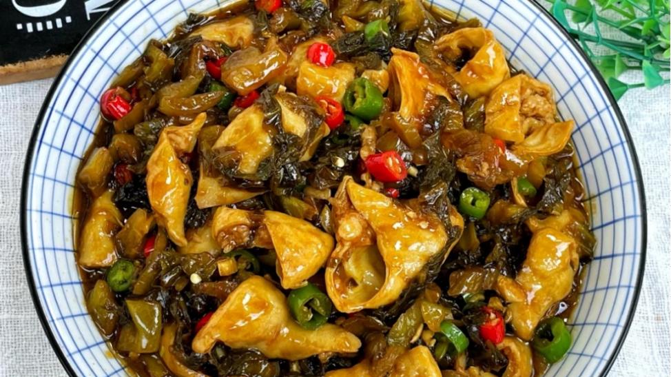 肥肠|这菜北方人嫌它“脏”，内行人经常吃，酸辣开胃，下饭下酒都不错