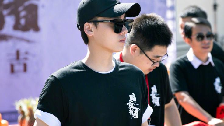 李易峰|李易峰演悬疑剧《暗夜行者》！开机当天女主曝光，观众满意度拉满